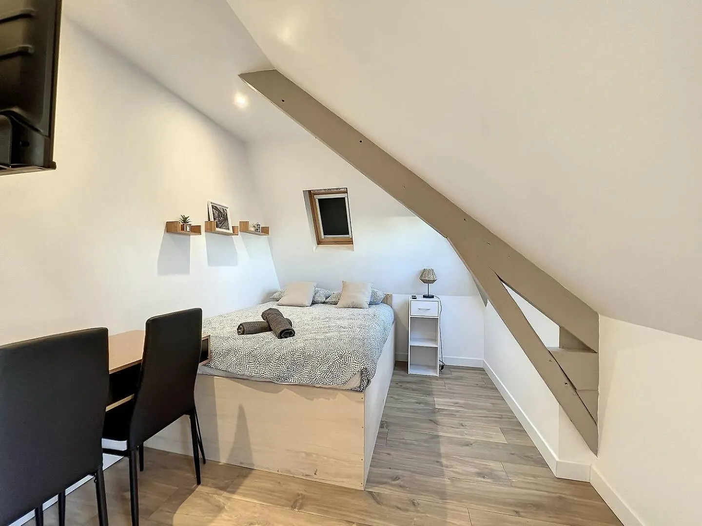 סן-בריו Studio Sous Les Toits Tour D'Auvergne צרפת